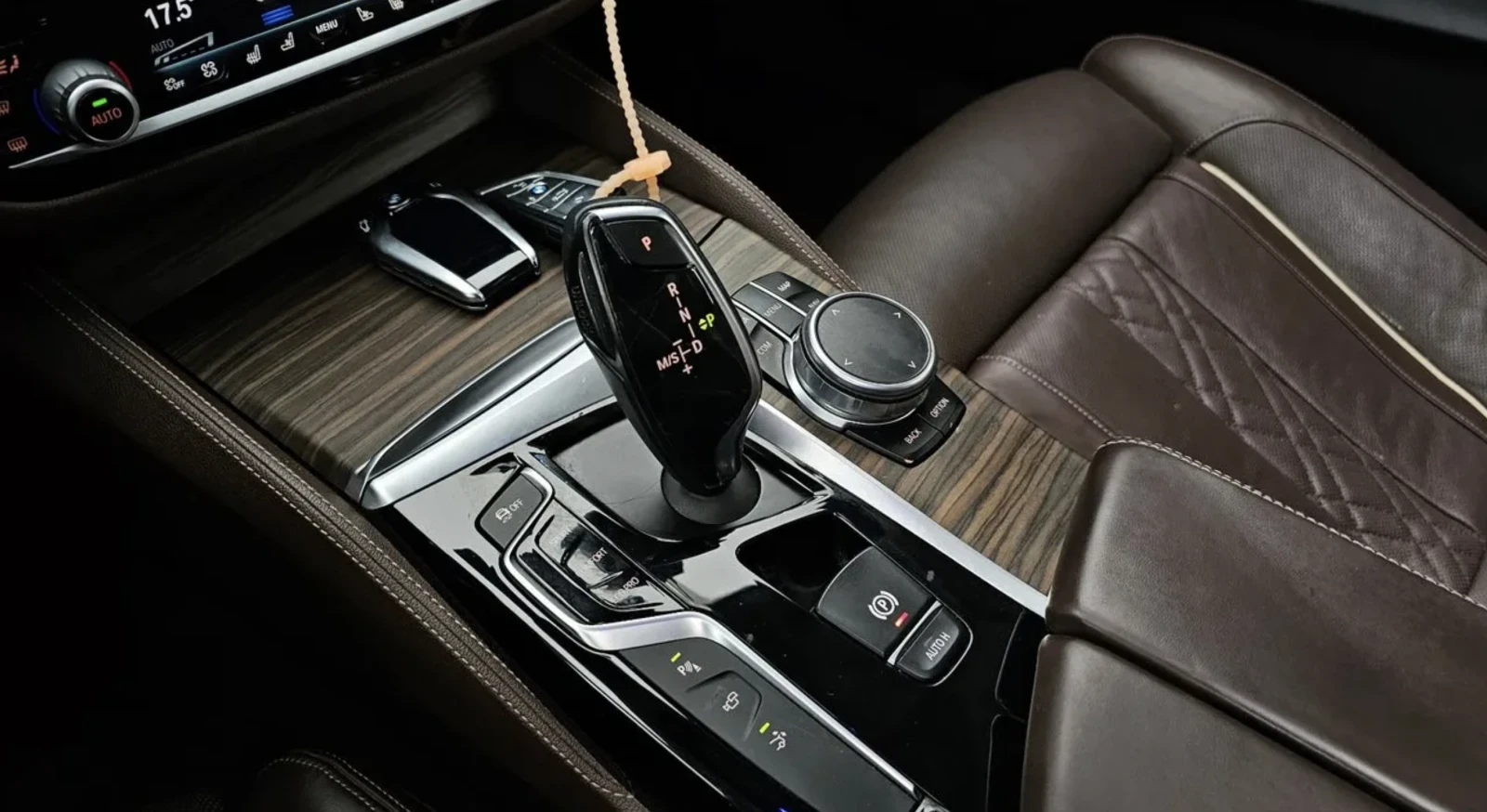 BMW 6 GT 640I XDRIVE LUXURY| ПОДГРЕВ| ОБДУХВАНЕ| ХЕД ЪП| ПА, снимка 8 - Автомобили и джипове - 55462330