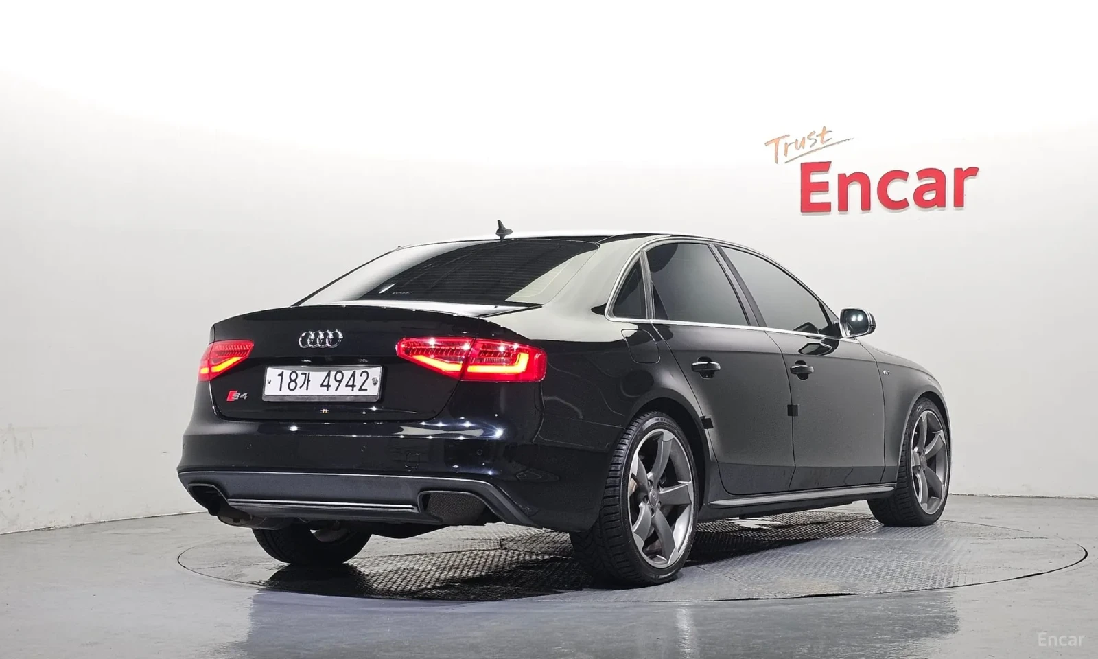Audi S4 S4\Топ цена\Реални километри\Лизинг, снимка 2 - Автомобили и джипове - 55615630