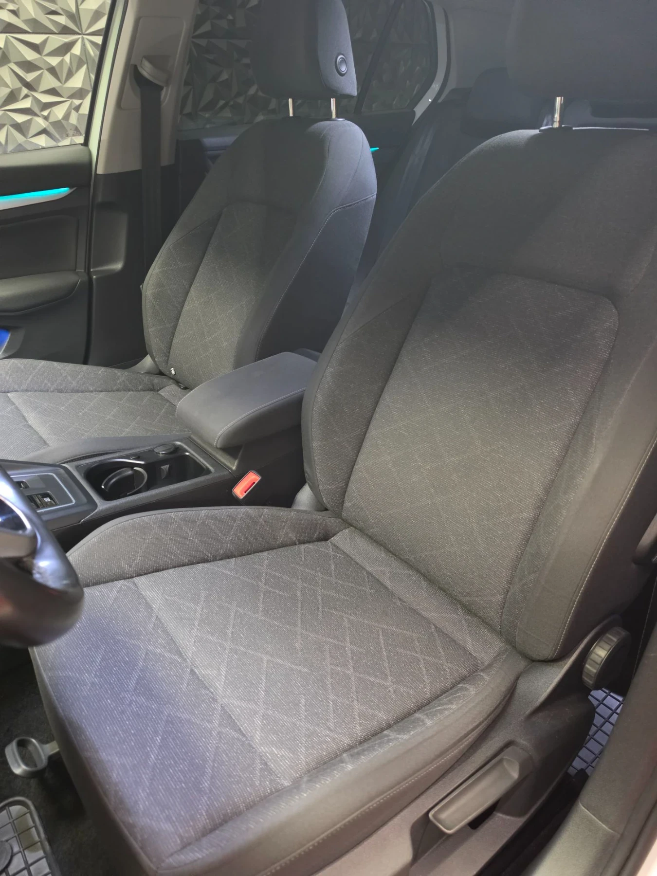 VW Golf 8* 2.0TDI* DSG* DIGITAL* LINE ASSIST* ACC* CARPLAY, снимка 9 - Автомобили и джипове - 55653767