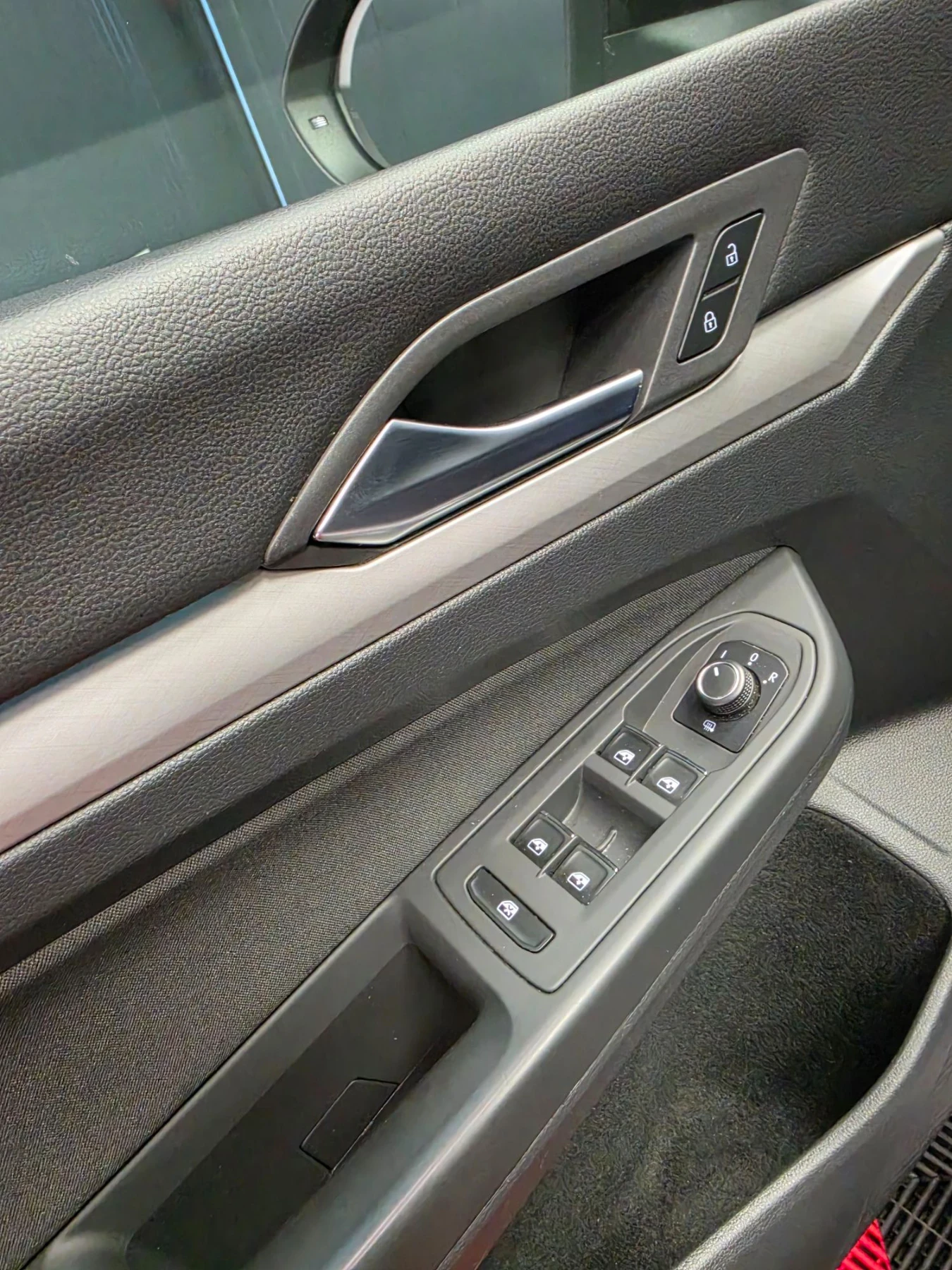 VW Golf 8* 2.0TDI* DSG* DIGITAL* LINE ASSIST* ACC* CARPLAY, снимка 11 - Автомобили и джипове - 55653767