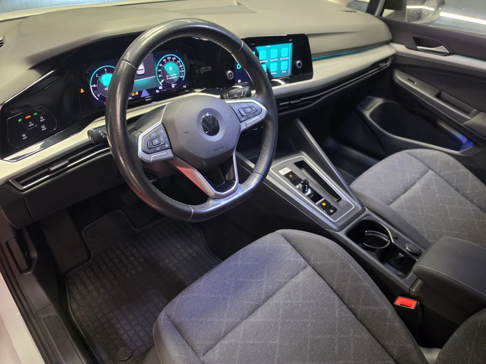 VW Golf 8* 2.0TDI* DSG* DIGITAL* LINE ASSIST* ACC* CARPLAY, снимка 5 - Автомобили и джипове - 55653767