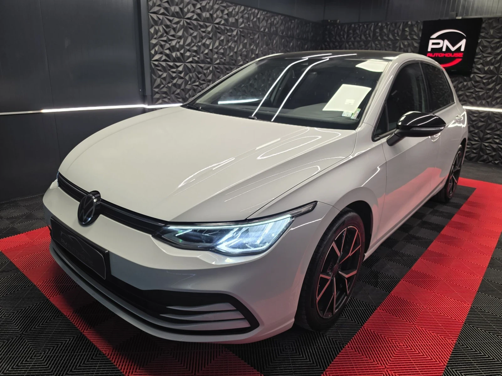 VW Golf 8* 2.0TDI* DSG* DIGITAL* LINE ASSIST* ACC* CARPLAY, снимка 2 - Автомобили и джипове - 55653767