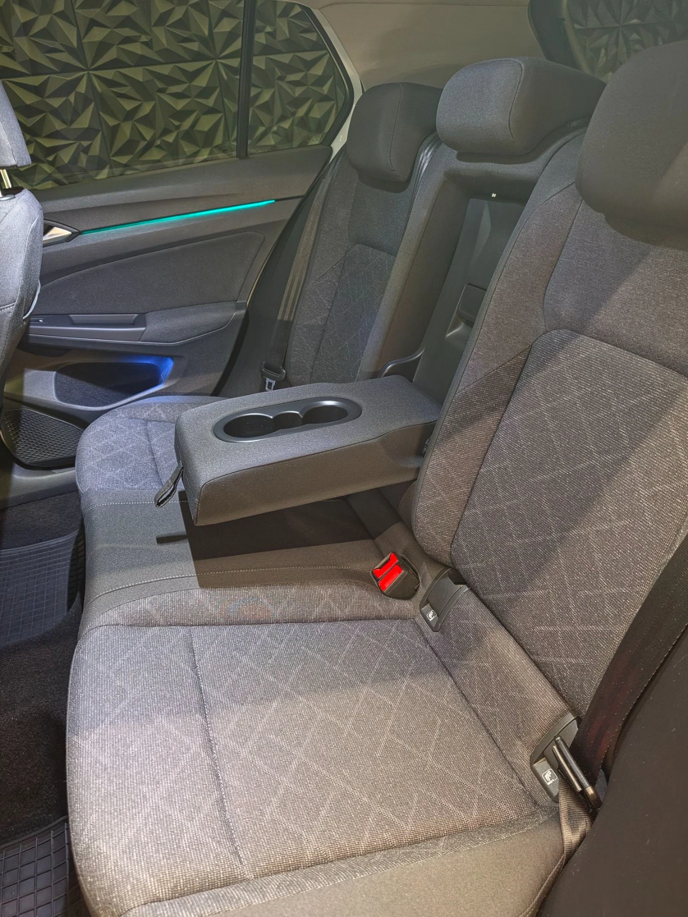 VW Golf 8* 2.0TDI* DSG* DIGITAL* LINE ASSIST* ACC* CARPLAY, снимка 8 - Автомобили и джипове - 55653767
