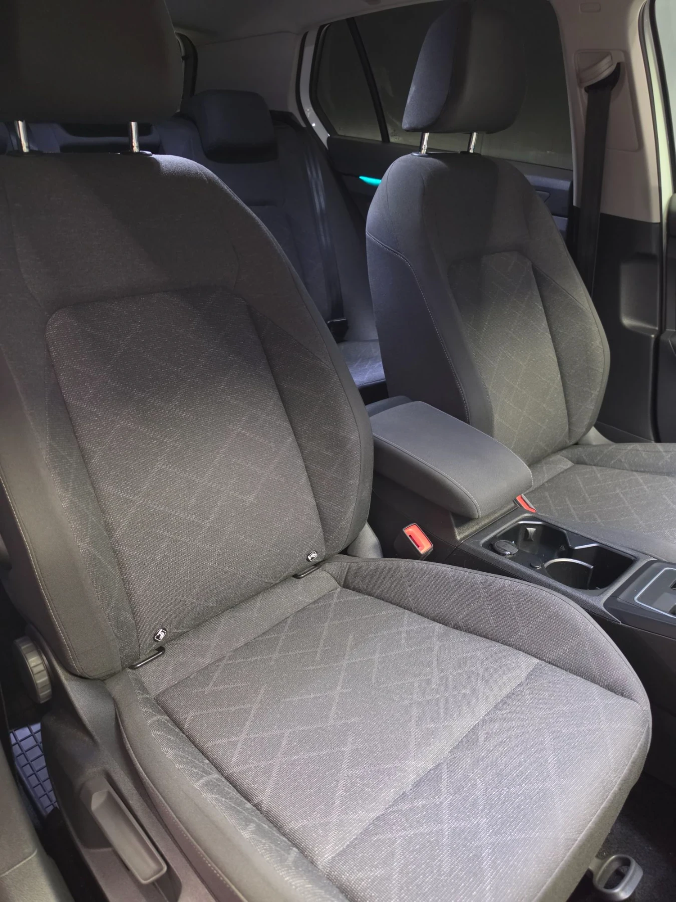 VW Golf 8* 2.0TDI* DSG* DIGITAL* LINE ASSIST* ACC* CARPLAY, снимка 10 - Автомобили и джипове - 55653767