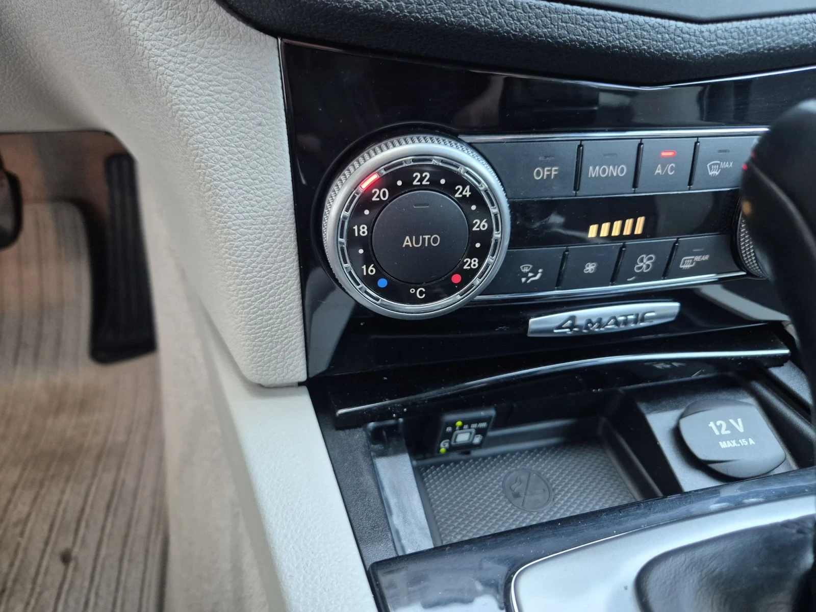 Mercedes-Benz C 300 AMG пакет LPG-ГАЗ 4Matic, снимка 11 - Автомобили и джипове - 55742478
