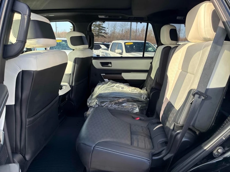 Toyota Sequoia * 4WD * CARFAX * БЕЗ ПЪРВОНАЧАЛНА ВНОСКА, снимка 13 - Автомобили и джипове - 53023967