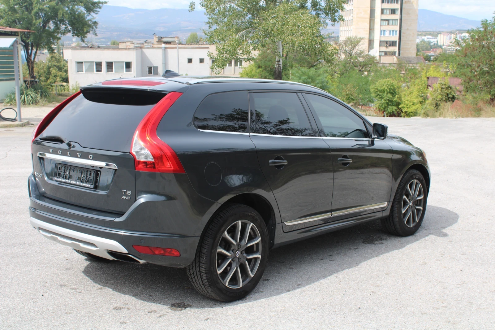 Volvo XC60 T5 2.5 250к.с. - изображение 5