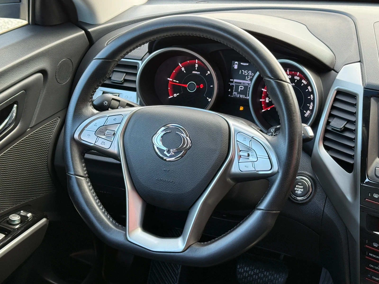 SsangYong Tivoli 1.6е-XDi, LED, * 173 000км* Автоматик! Кожа! ТОП! - изображение 9