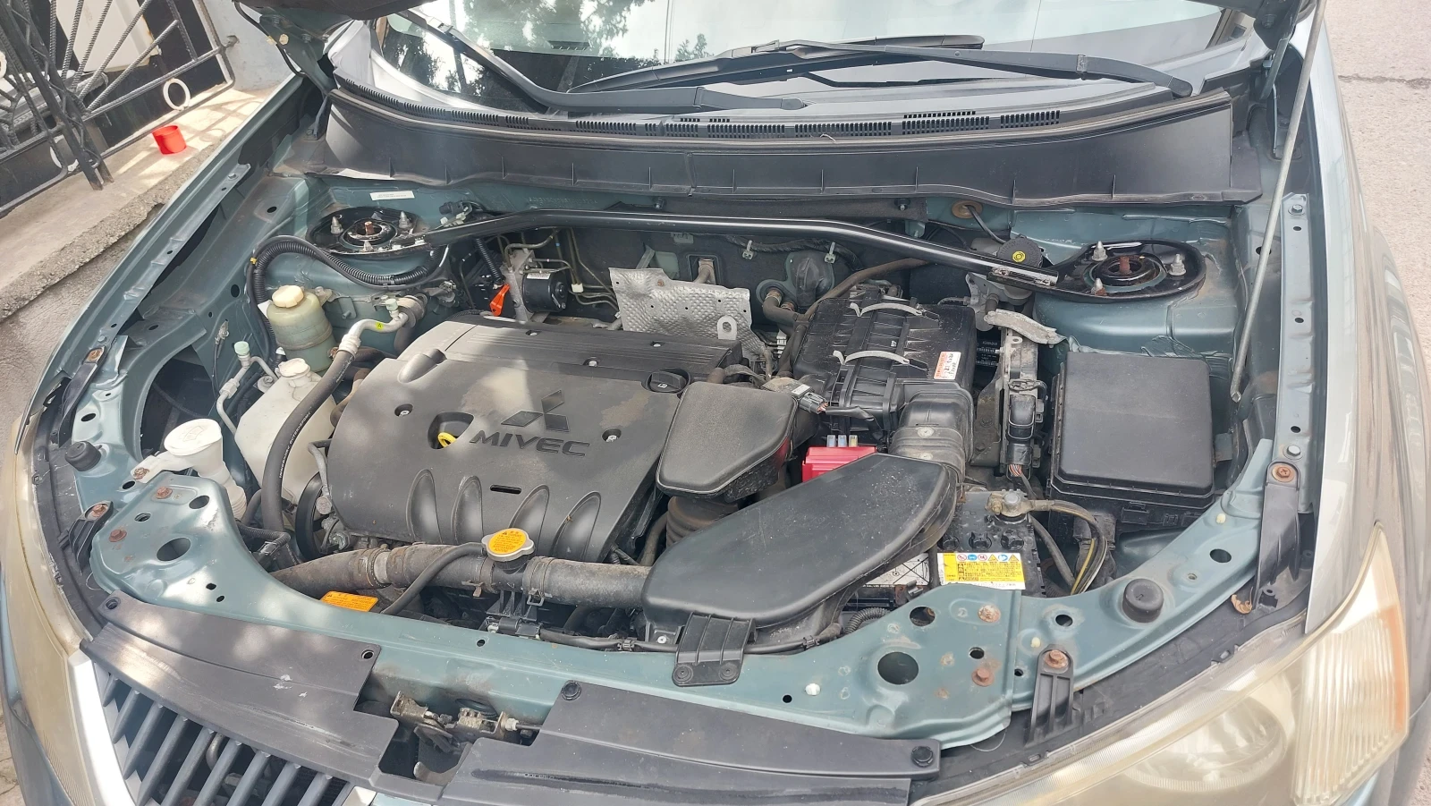 Mitsubishi Outlander 4х4 бензин ръчка, снимка 14 - Автомобили и джипове - 53903146