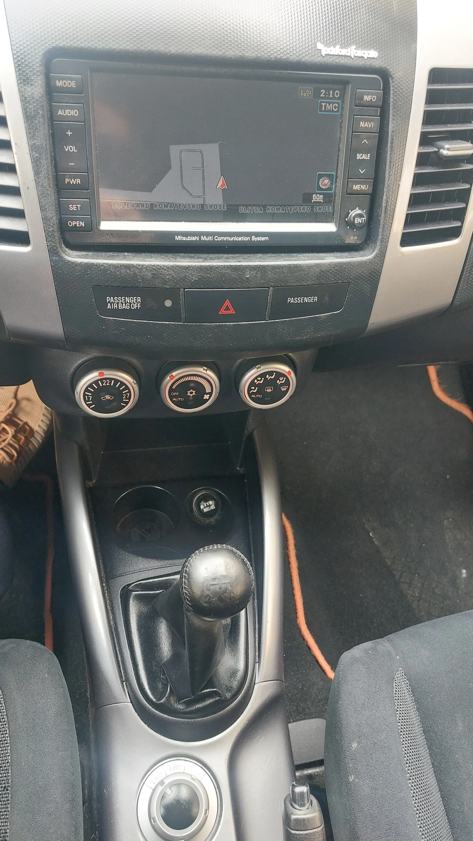 Mitsubishi Outlander 4х4 бензин ръчка, снимка 8 - Автомобили и джипове - 53903146