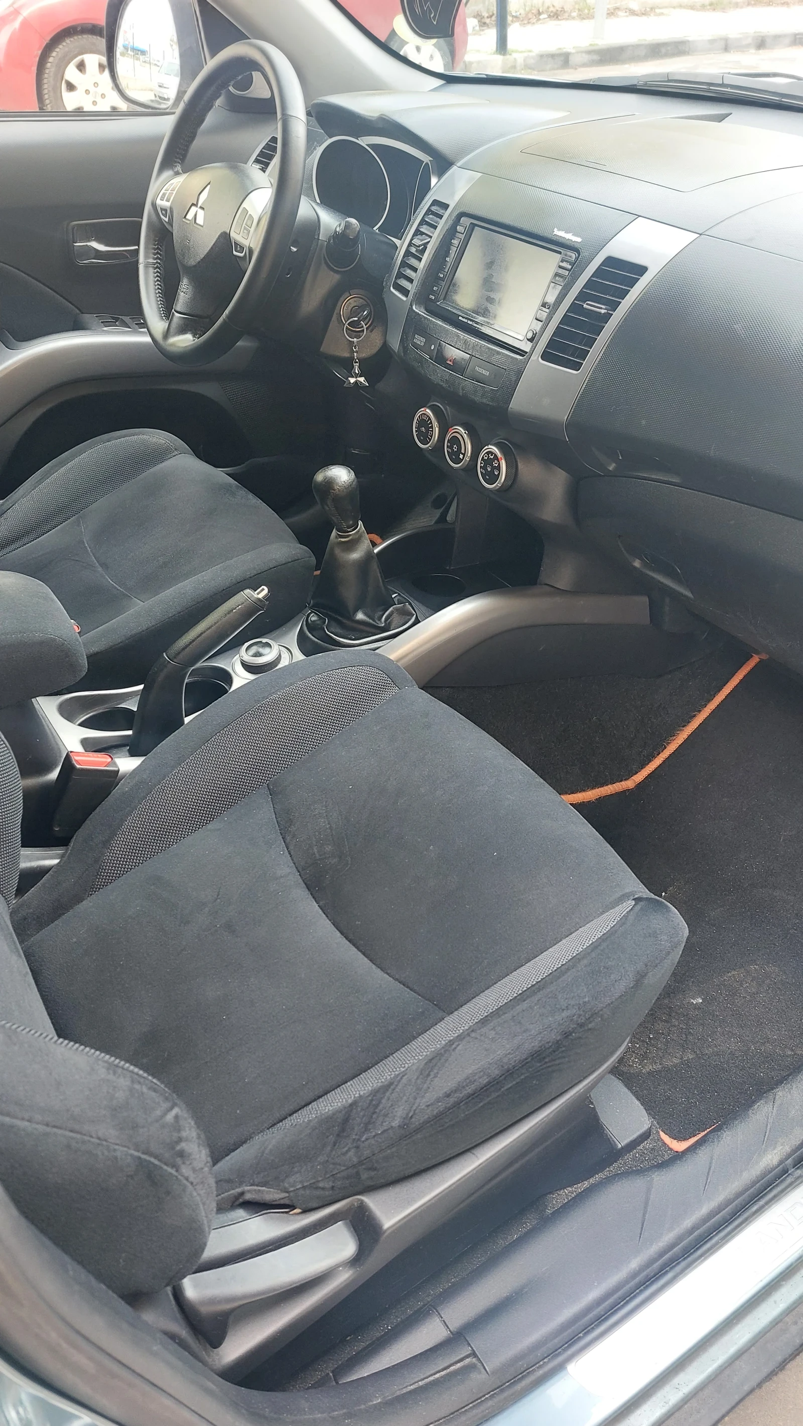 Mitsubishi Outlander 4х4 бензин ръчка, снимка 10 - Автомобили и джипове - 53903146