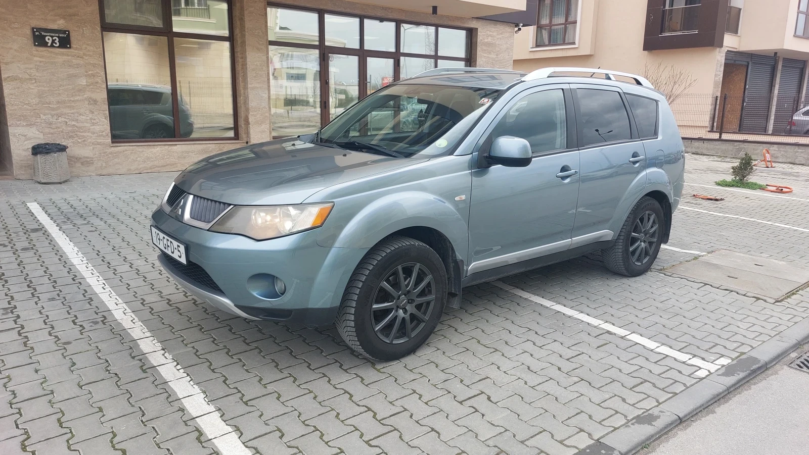 Mitsubishi Outlander 4х4 бензин ръчка, снимка 2 - Автомобили и джипове - 53903146