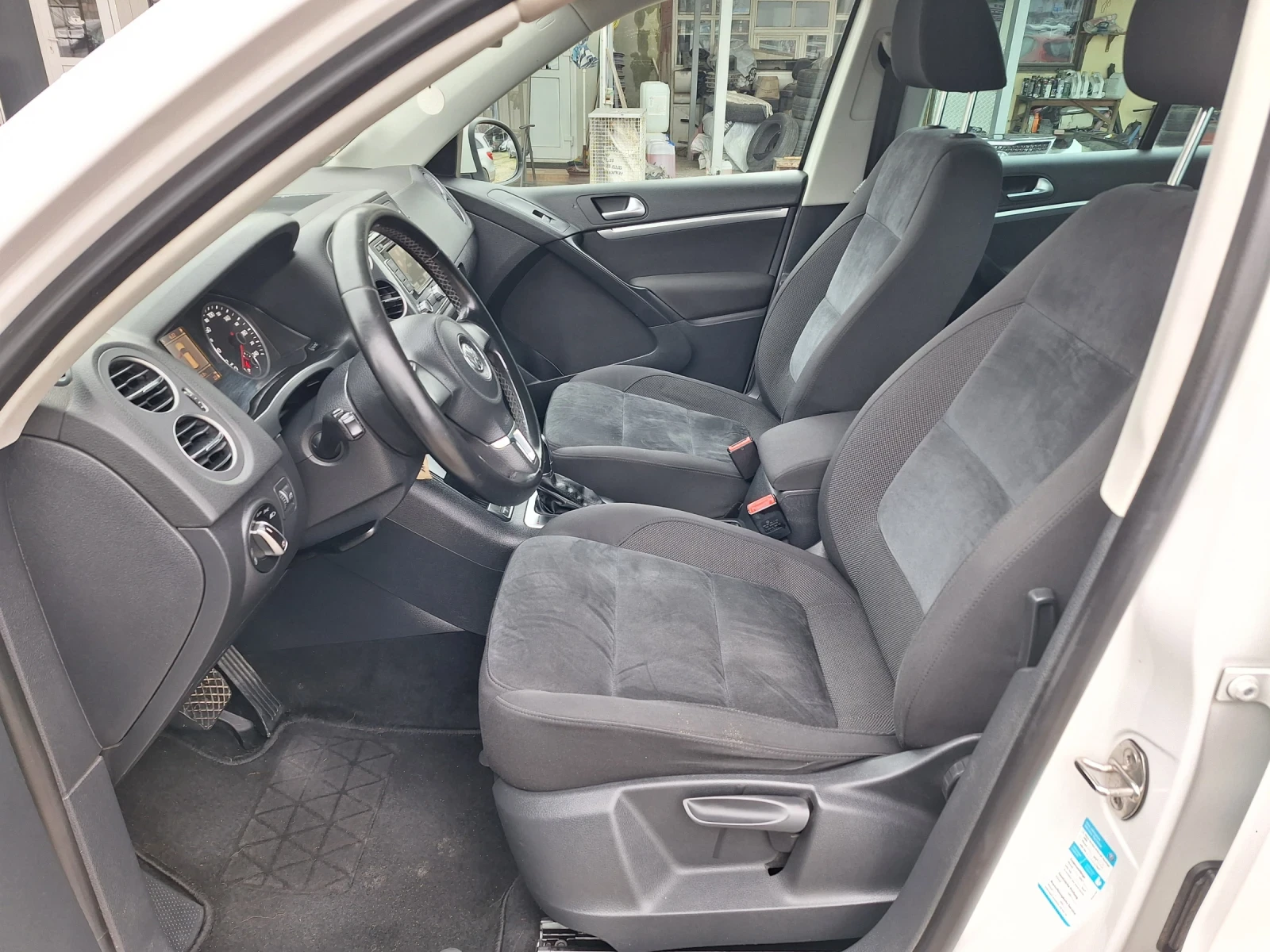 VW Tiguan 2.0 TDI 4 MOTION, снимка 9 - Автомобили и джипове - 53916490