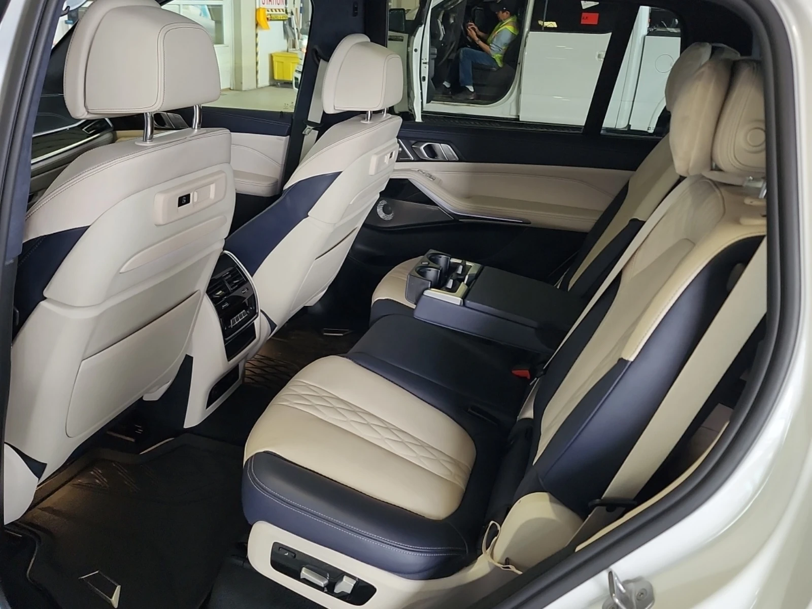 BMW X7 ALPINA XB7 * 7 МЕСТА * БЕЗ ИНЦИДЕНТИ * , снимка 9 - Автомобили и джипове - 54947314