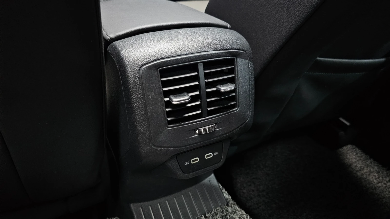 VW T-Roc Premium | Кожа | Keyless | Подгрев, снимка 13 - Автомобили и джипове - 55495050