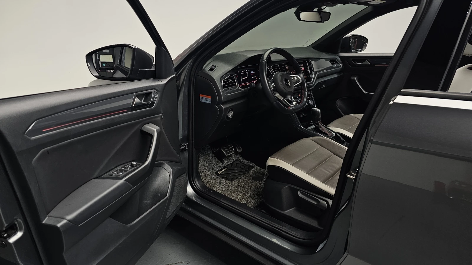VW T-Roc Premium | Кожа | Keyless | Подгрев, снимка 5 - Автомобили и джипове - 55495050