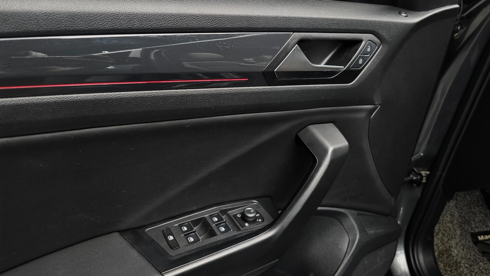 VW T-Roc Premium | Кожа | Keyless | Подгрев, снимка 11 - Автомобили и джипове - 55495050