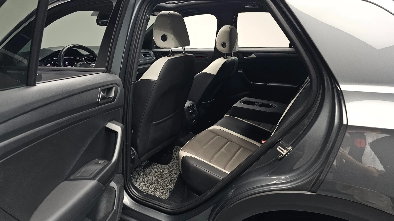 VW T-Roc Premium | Кожа | Keyless | Подгрев, снимка 6 - Автомобили и джипове - 55495050