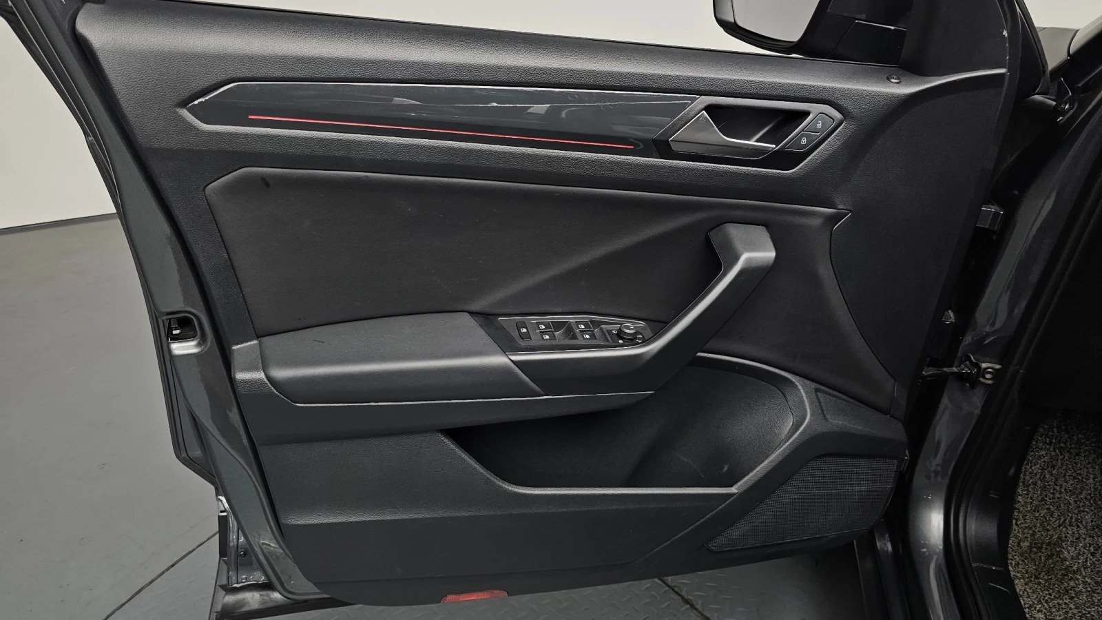 VW T-Roc Premium | Кожа | Keyless | Подгрев, снимка 9 - Автомобили и джипове - 55495050