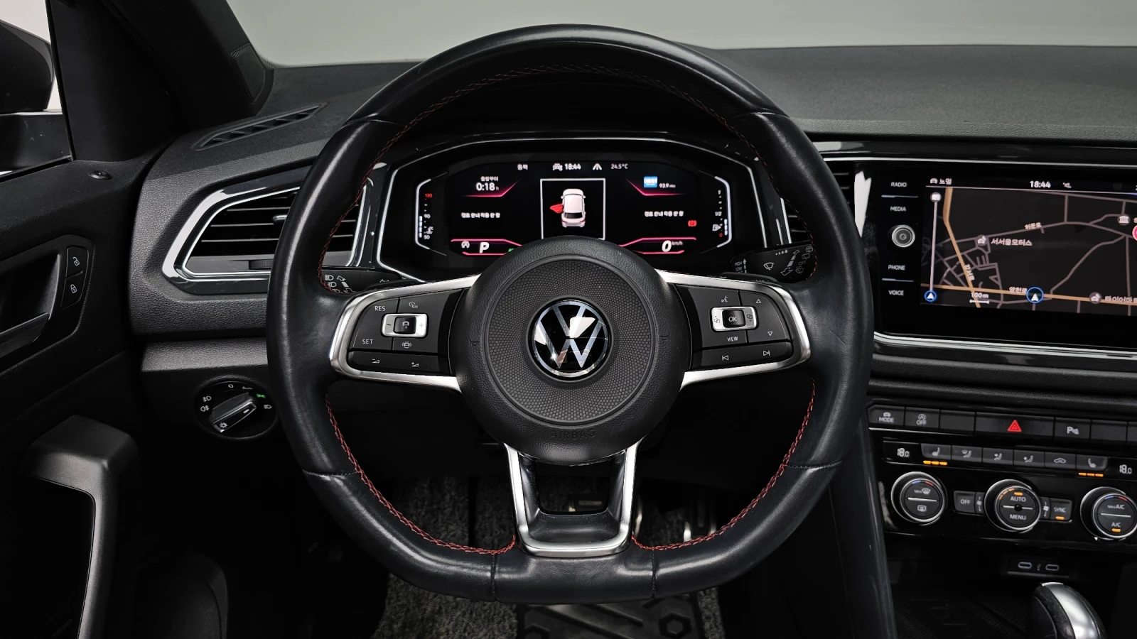 VW T-Roc Premium | Кожа | Keyless | Подгрев, снимка 3 - Автомобили и джипове - 55495050