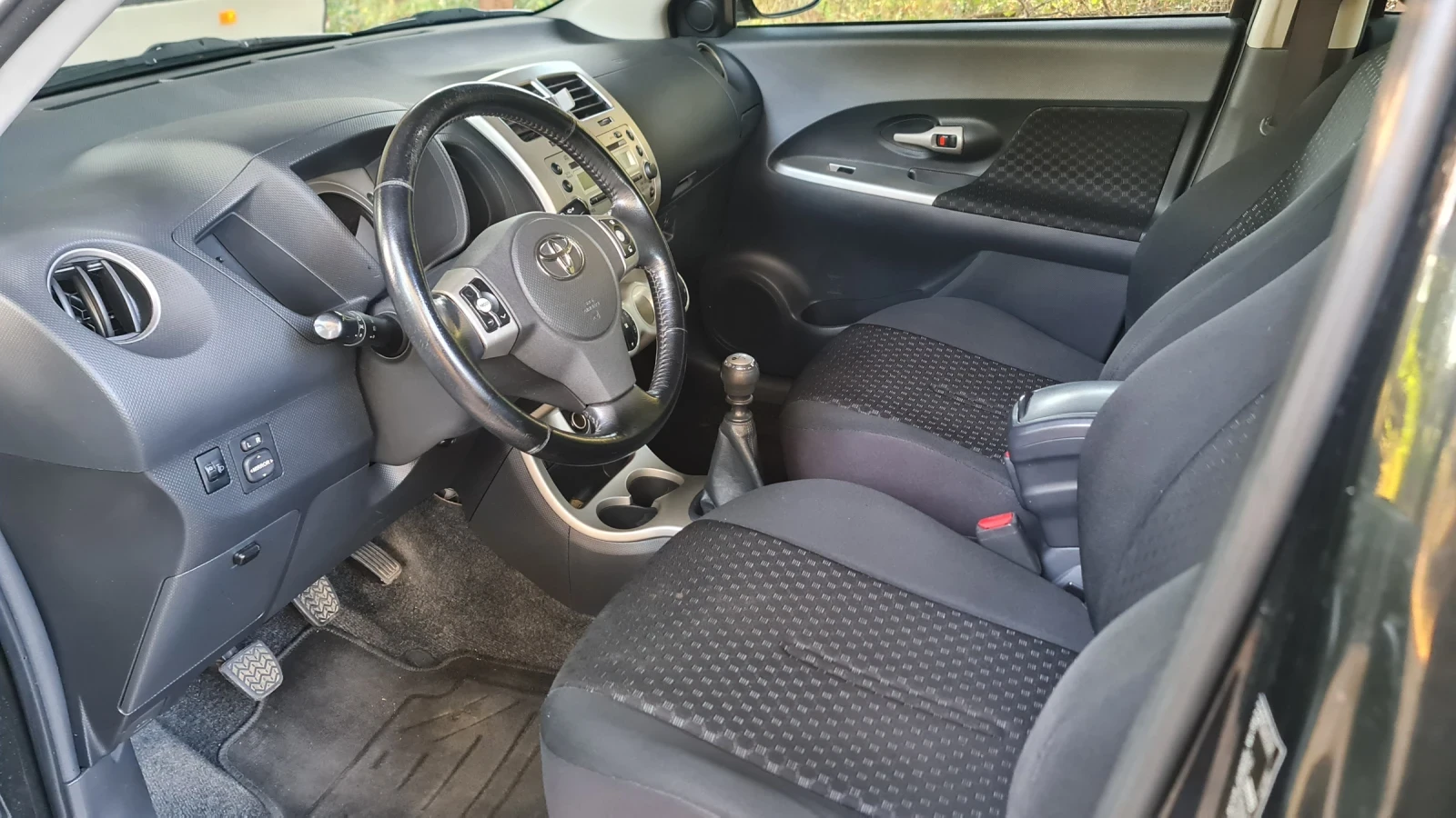 Toyota Urban Cruiser 1.4 D4D, снимка 9 - Автомобили и джипове - 56075273