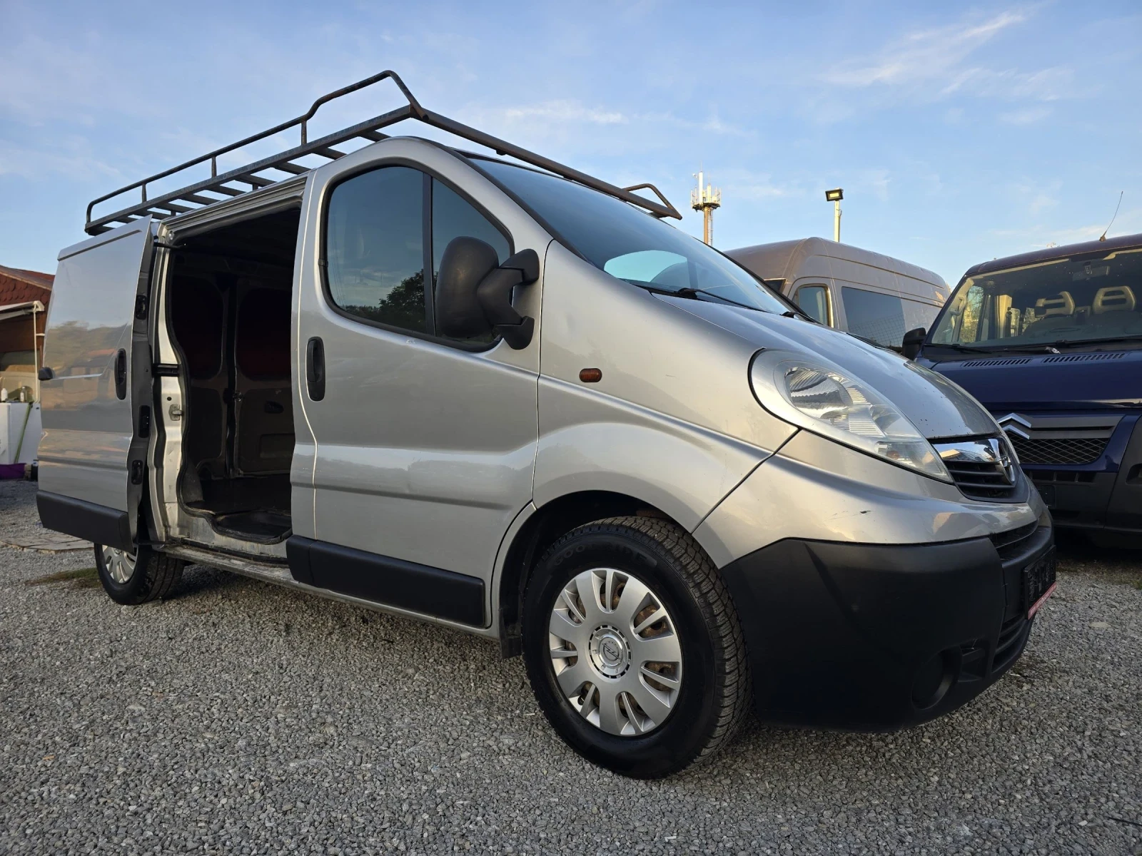 Opel Vivaro 2.0cdti 6скорости Климатик - изображение 5