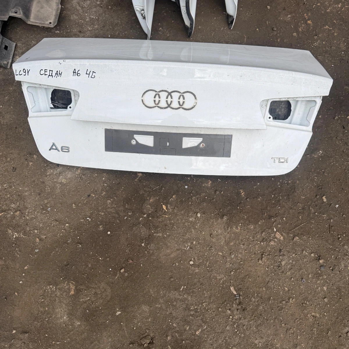 Заден капак за Audi A6 4G седан боя LY9C 1942-1942