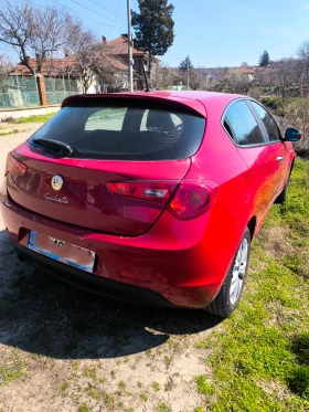 Alfa Romeo Giulietta 1, 6 дизел , много икономичен, нави, блутут, лед