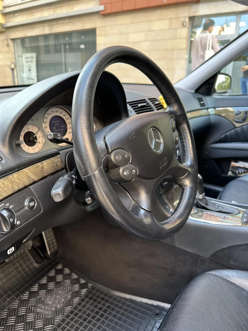 Mercedes-Benz E 350 4Мatic, снимка 7 - Автомобили и джипове - 47345269