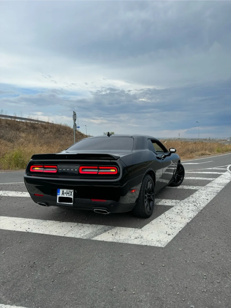 Dodge Challenger, снимка 6 - Автомобили и джипове - 48372846