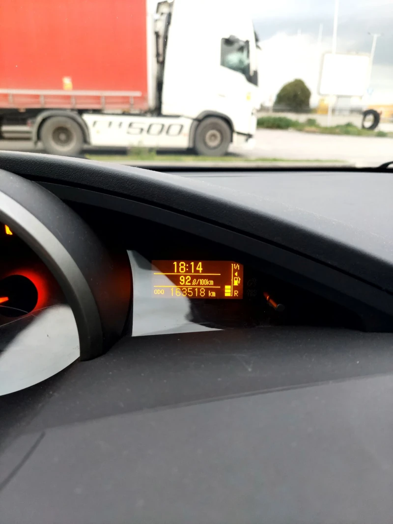 Toyota Verso 1.8 vvti automatic, снимка 15 - Автомобили и джипове - 49615291