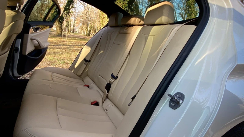 BMW 530  G30 SportLine, снимка 9 - Автомобили и джипове - 50186146