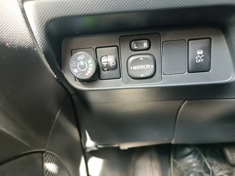 Toyota Auris 1.6 газ/бензин , снимка 7 - Автомобили и джипове - 51396995