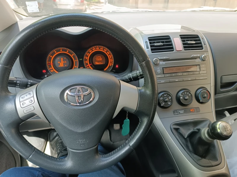 Toyota Auris 1.6 газ/бензин , снимка 5 - Автомобили и джипове - 51396995