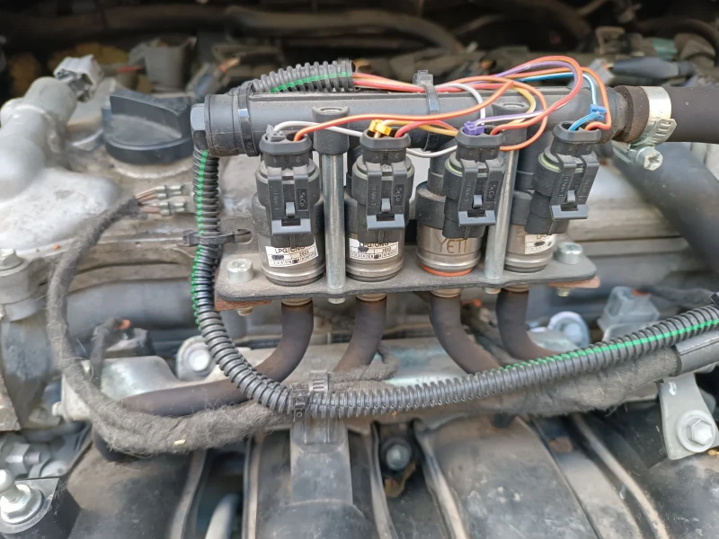 Toyota Auris 1.6 газ/бензин , снимка 8 - Автомобили и джипове - 51396995