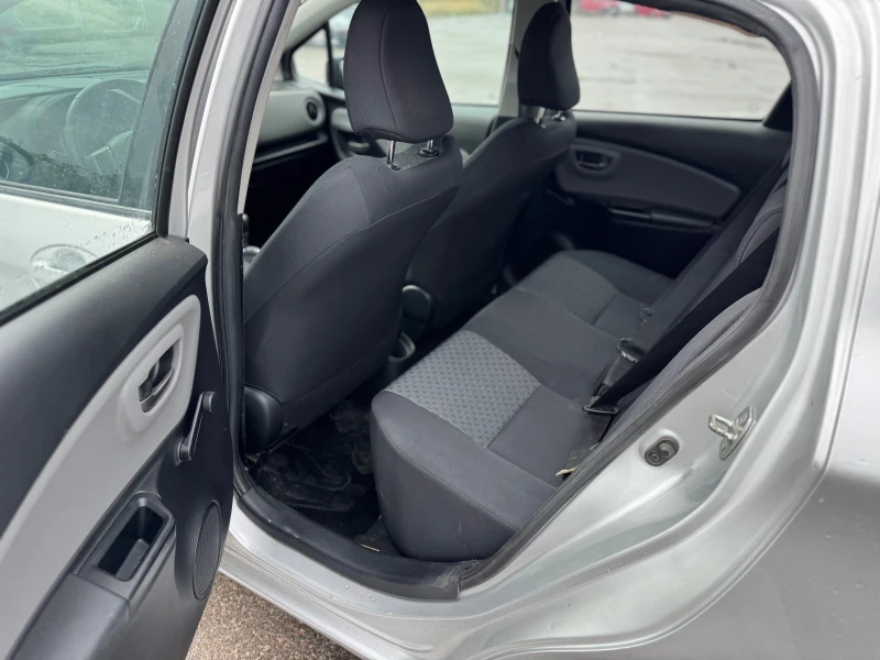 Toyota Yaris 1.3VVT-I-AUTO-NAVI, снимка 10 - Автомобили и джипове - 52097336