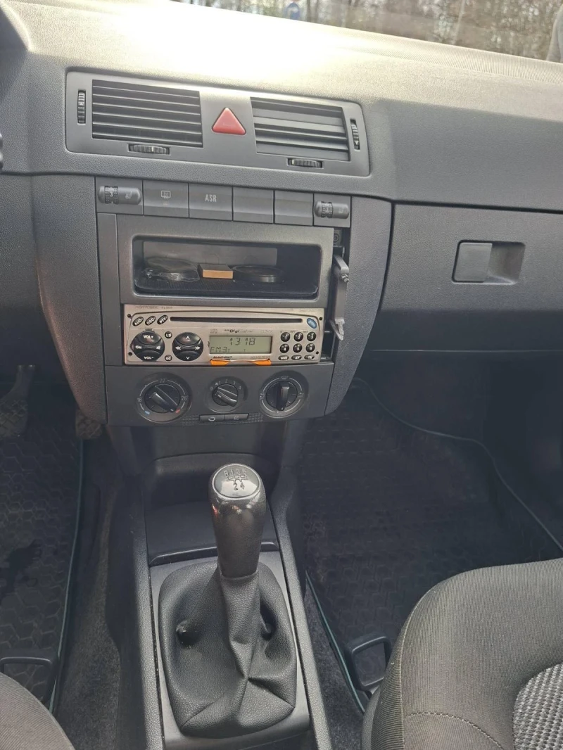 Skoda Fabia, снимка 10 - Автомобили и джипове - 53559746