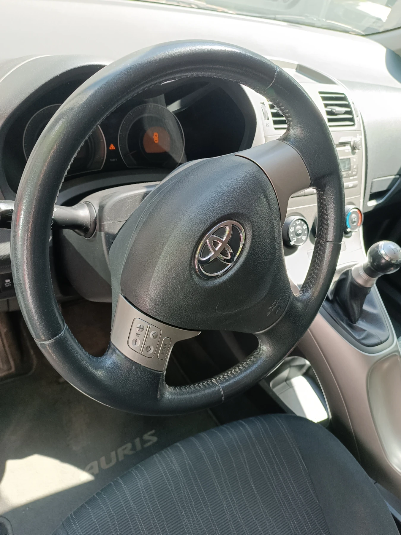 Toyota Auris 1.6 газ/бензин  - изображение 3