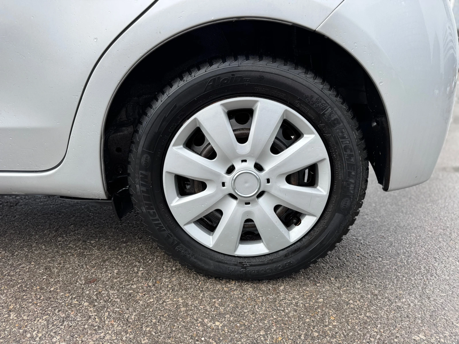 Toyota Yaris 1.3VVT-I - изображение 9