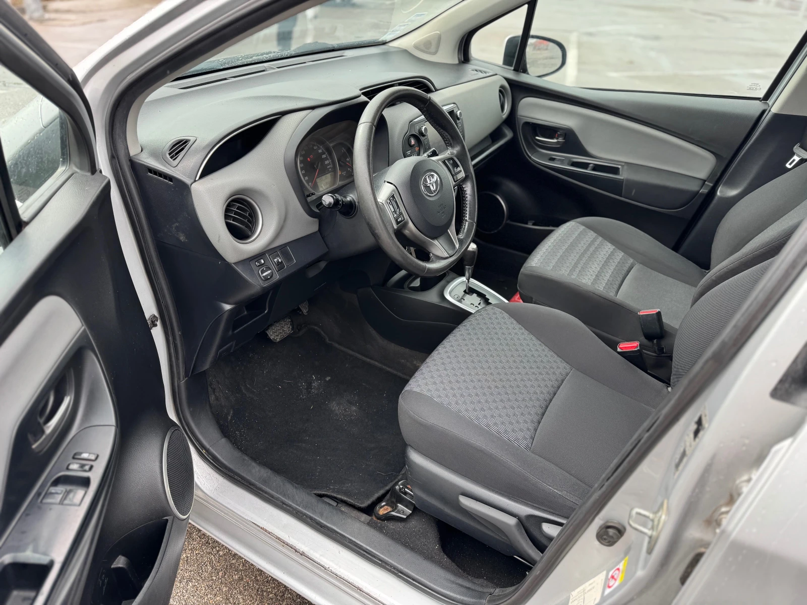 Toyota Yaris 1.3VVT-I - изображение 8