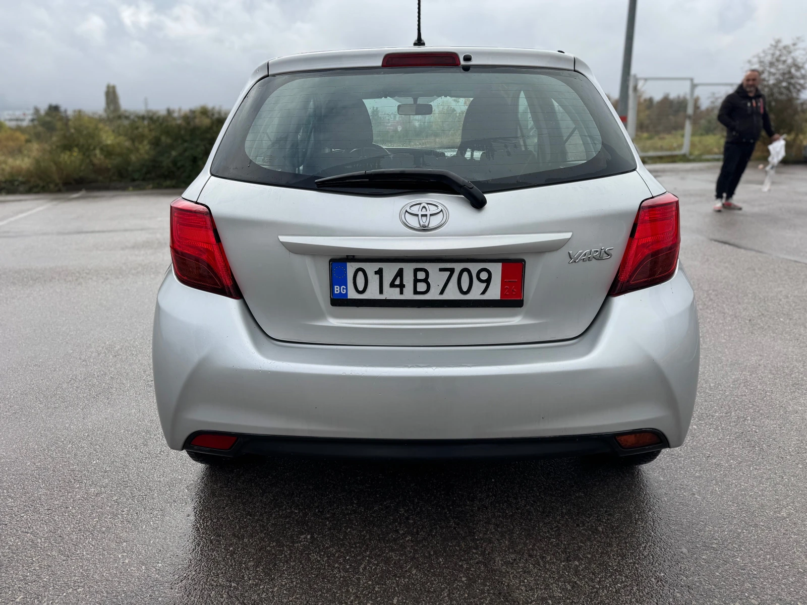 Toyota Yaris 1.3VVT-I - изображение 6