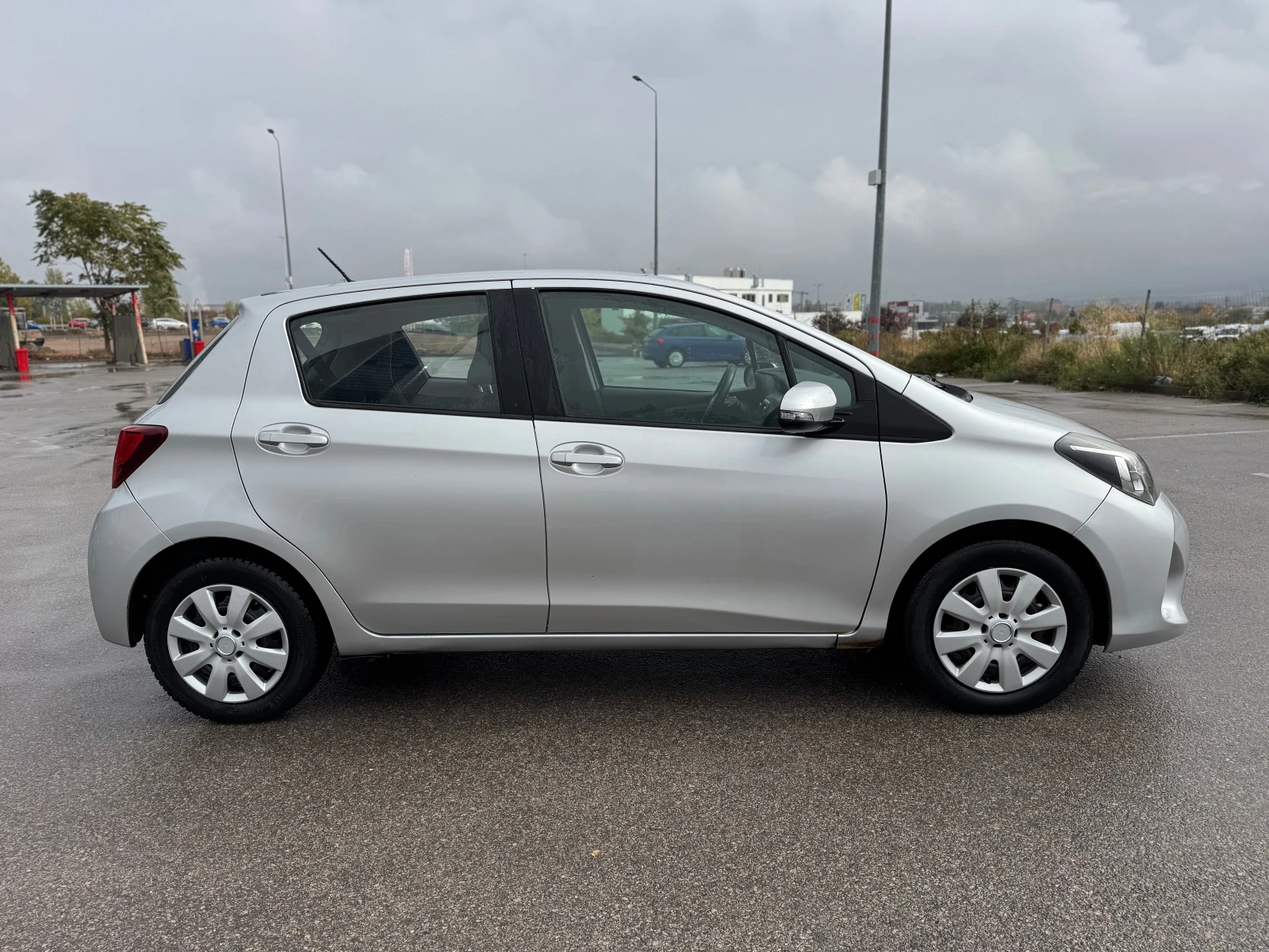 Toyota Yaris 1.3VVT-I - изображение 3