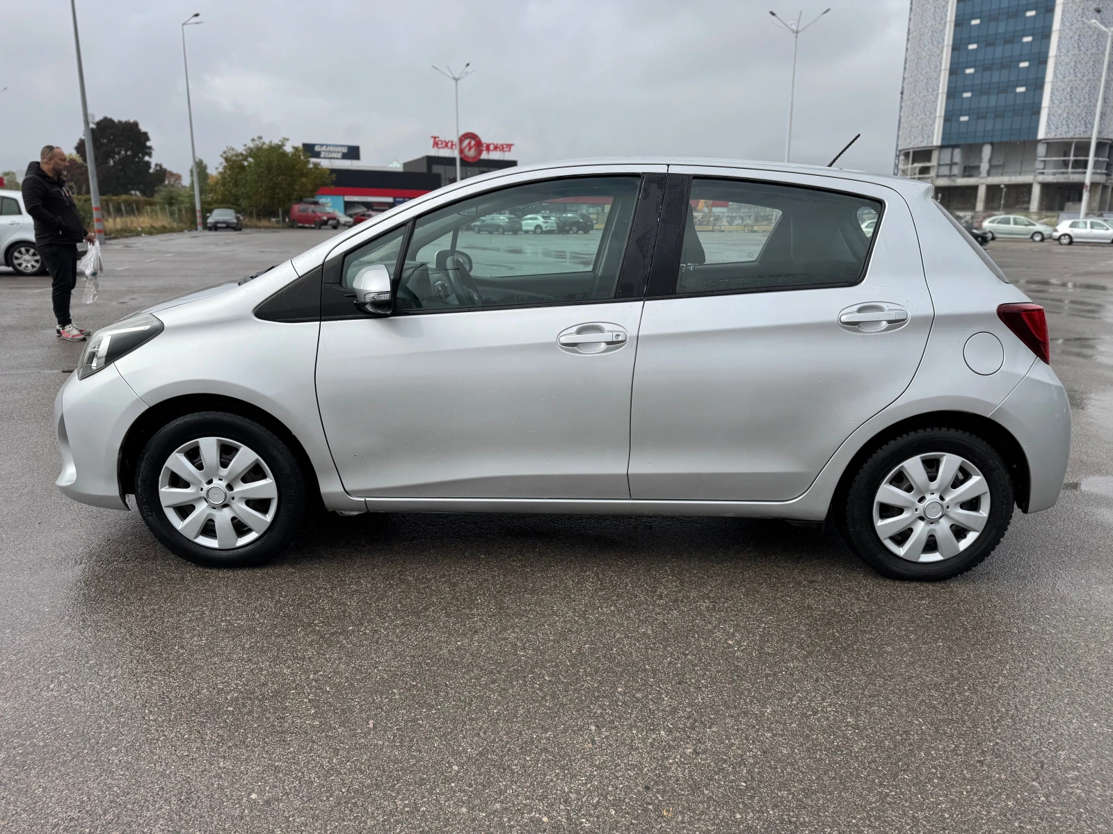 Toyota Yaris 1.3VVT-I - изображение 7