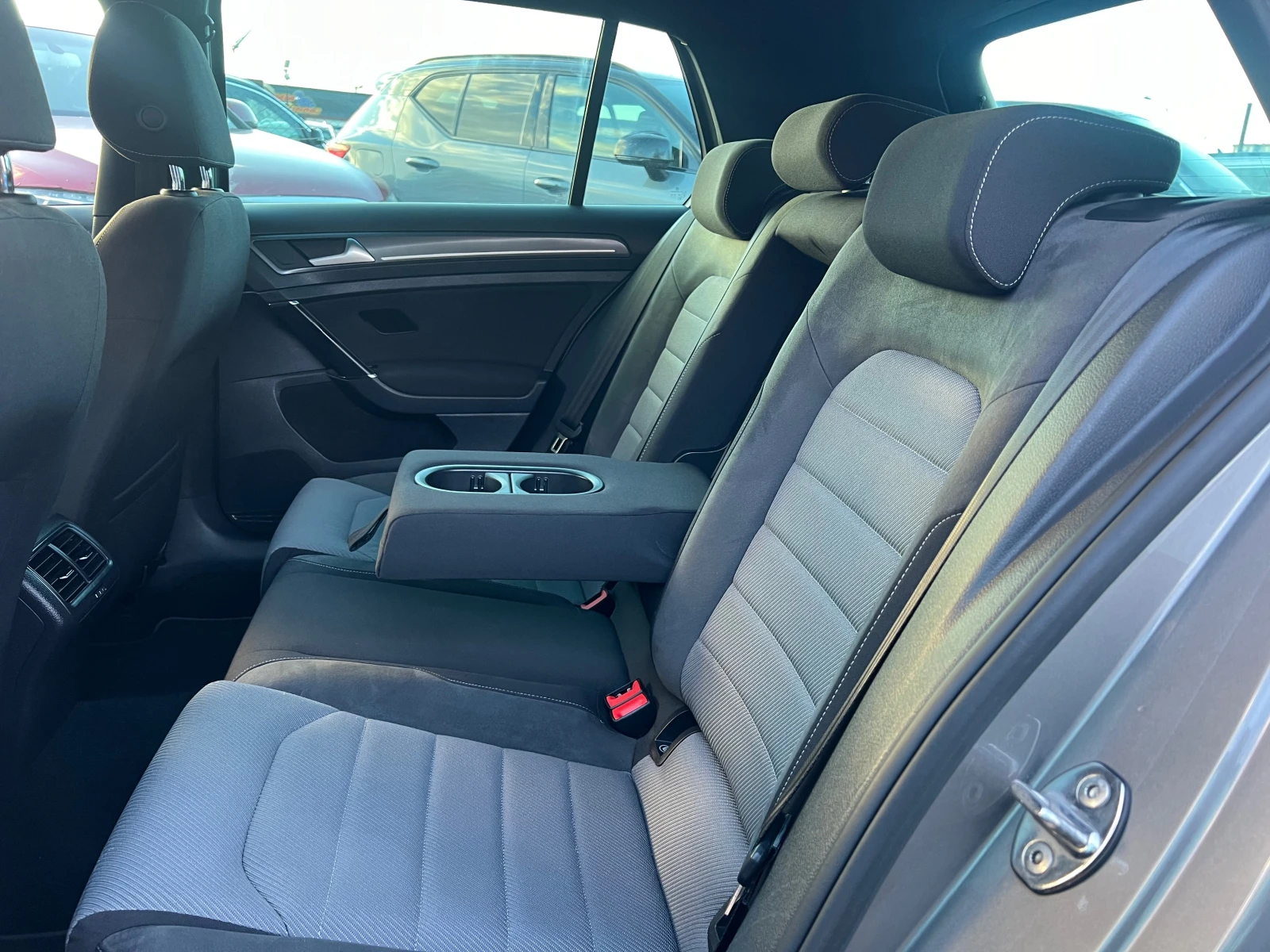 VW Golf R LINE DISTR. CAMERA KEY LESS | Mobile.bg � ����������� 12