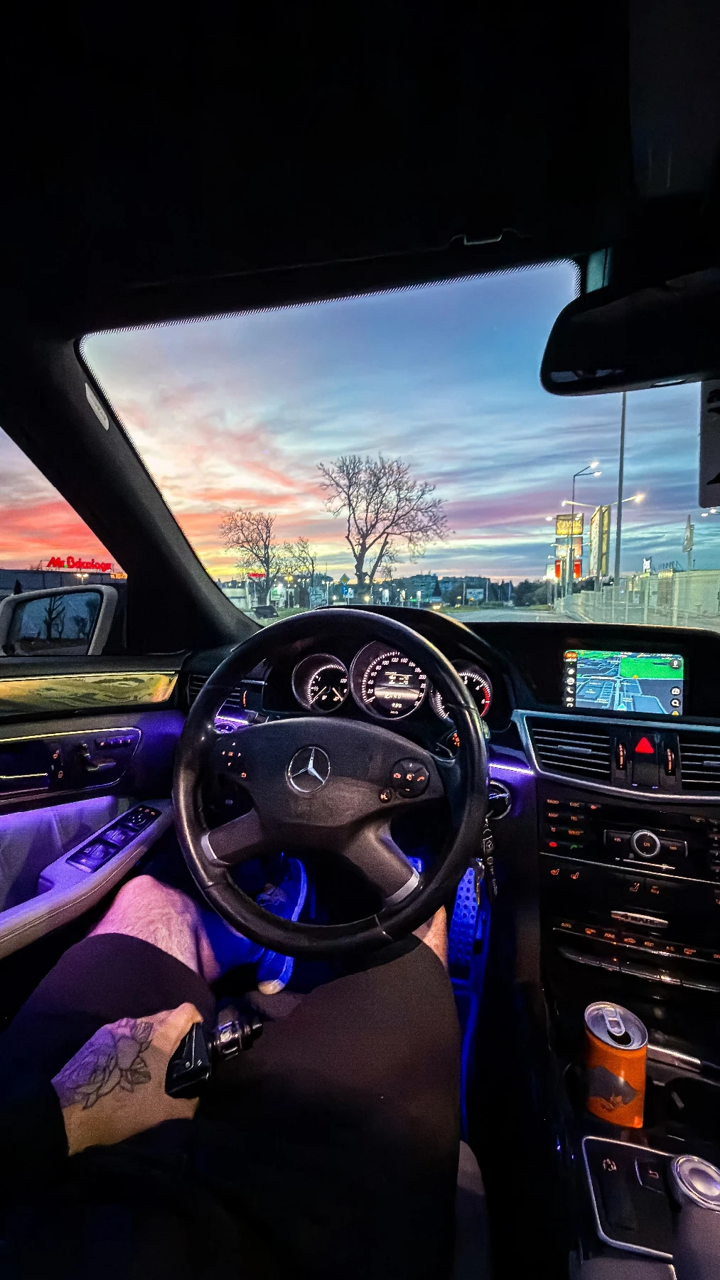 Mercedes-Benz E 350 4MATIC FULL, снимка 8 - Автомобили и джипове - 54476836