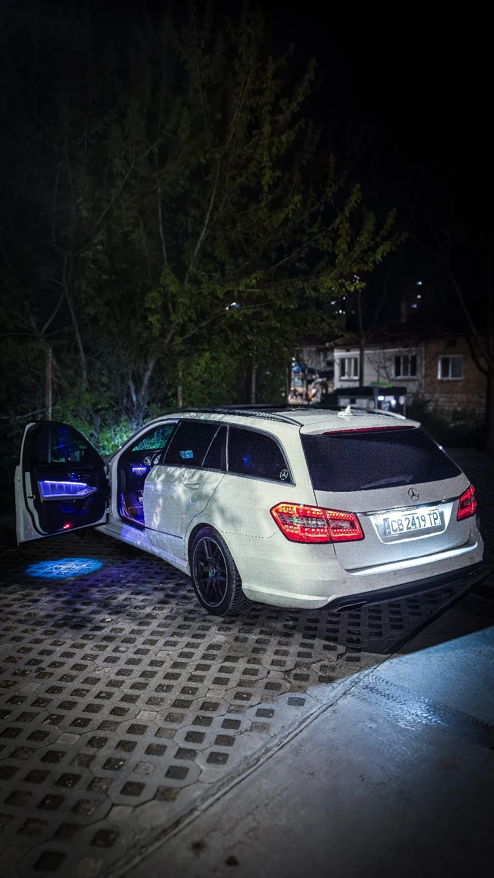 Mercedes-Benz E 350 4MATIC FULL, снимка 7 - Автомобили и джипове - 54476836