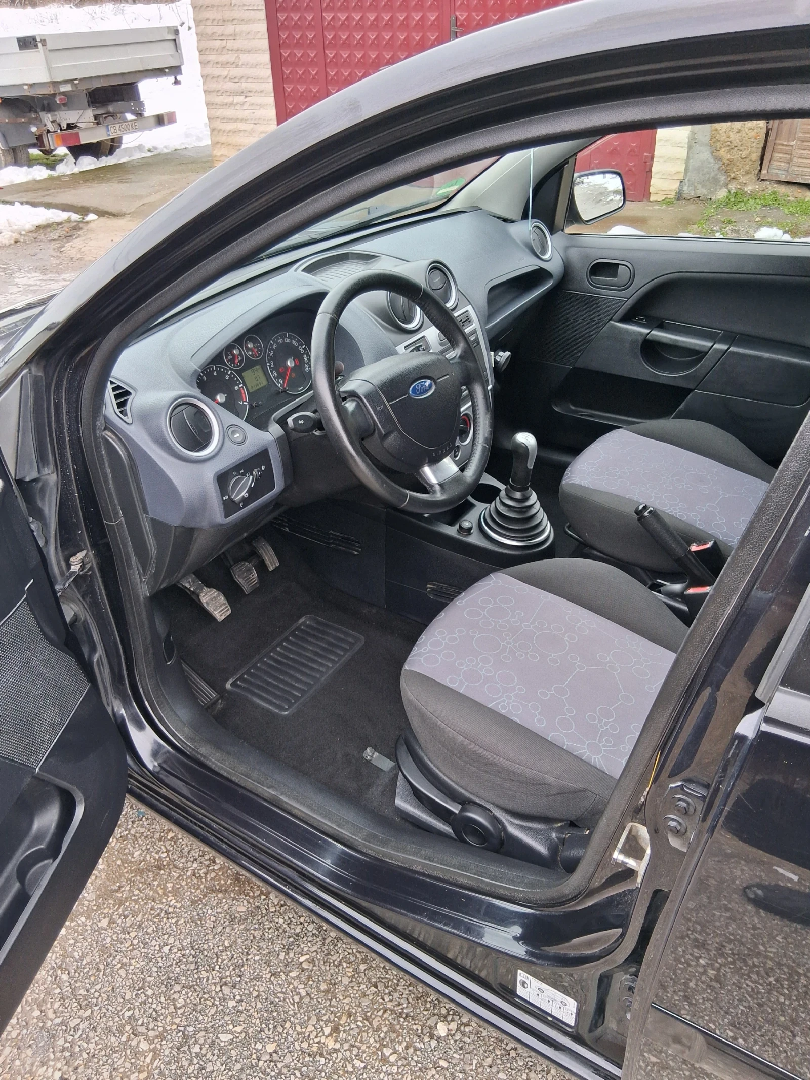 Ford Fiesta 1.4i, снимка 6 - Автомобили и джипове - 53738010