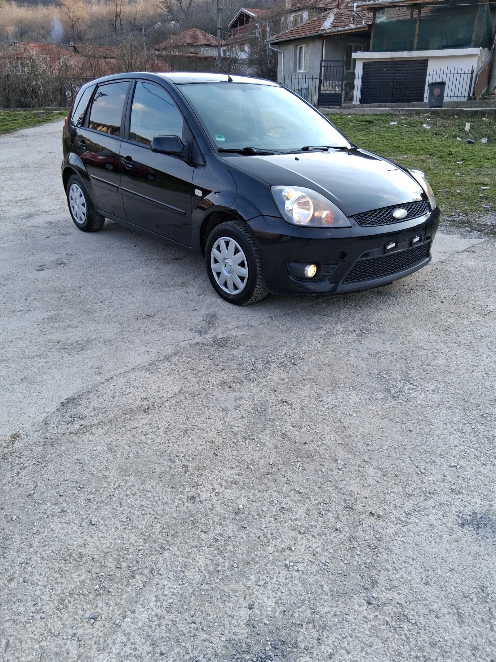 Ford Fiesta 1.4i, снимка 2 - Автомобили и джипове - 53738010