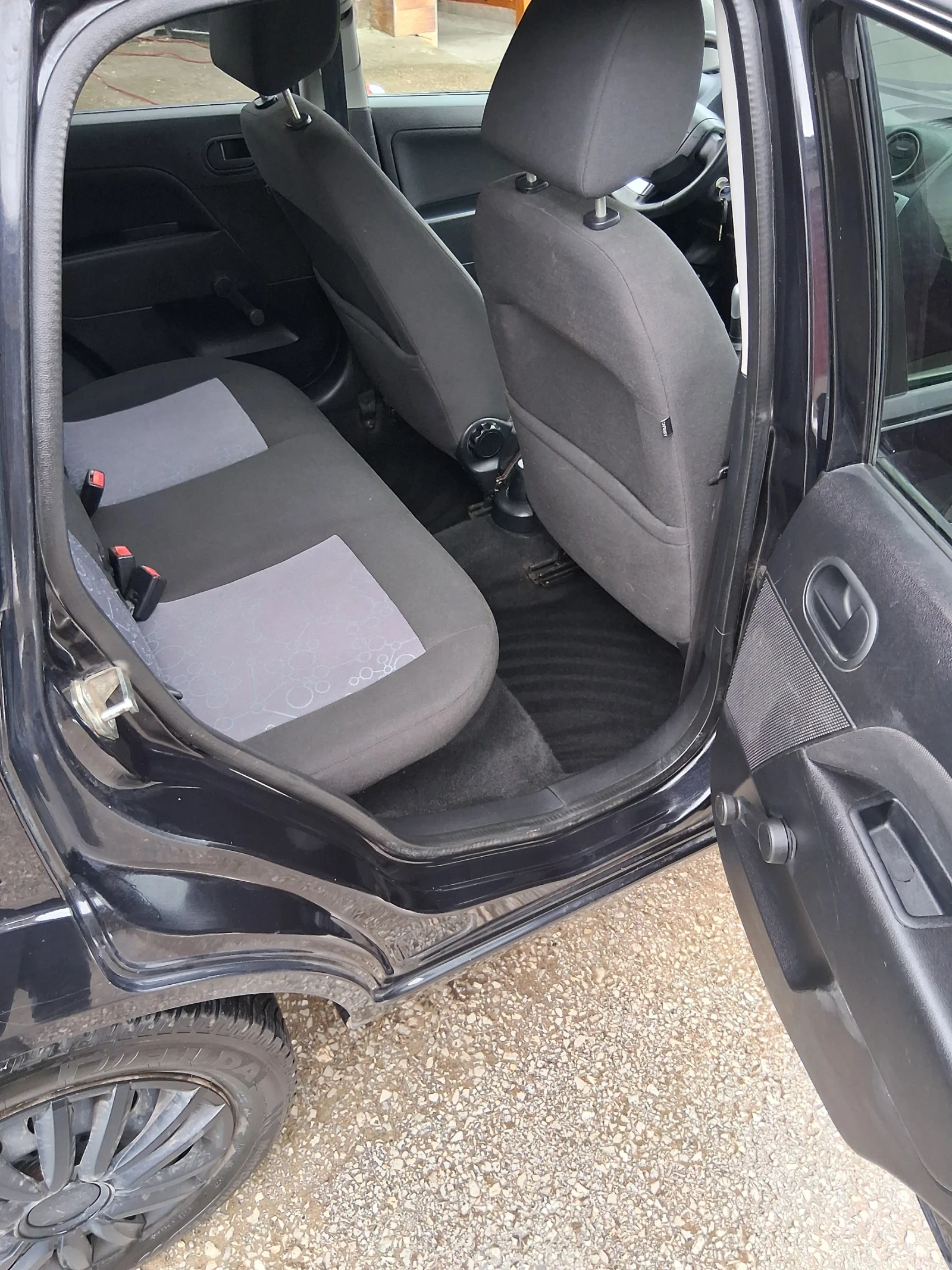 Ford Fiesta 1.4i, снимка 8 - Автомобили и джипове - 53738010