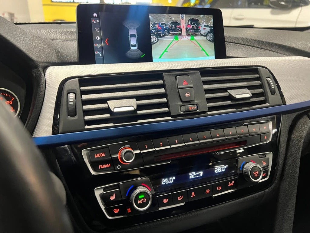 BMW 330 3 Series* 330i* xDrive* АвтоКредит* (ЦЕНА ДО БГ), снимка 12 - Автомобили и джипове - 53934900